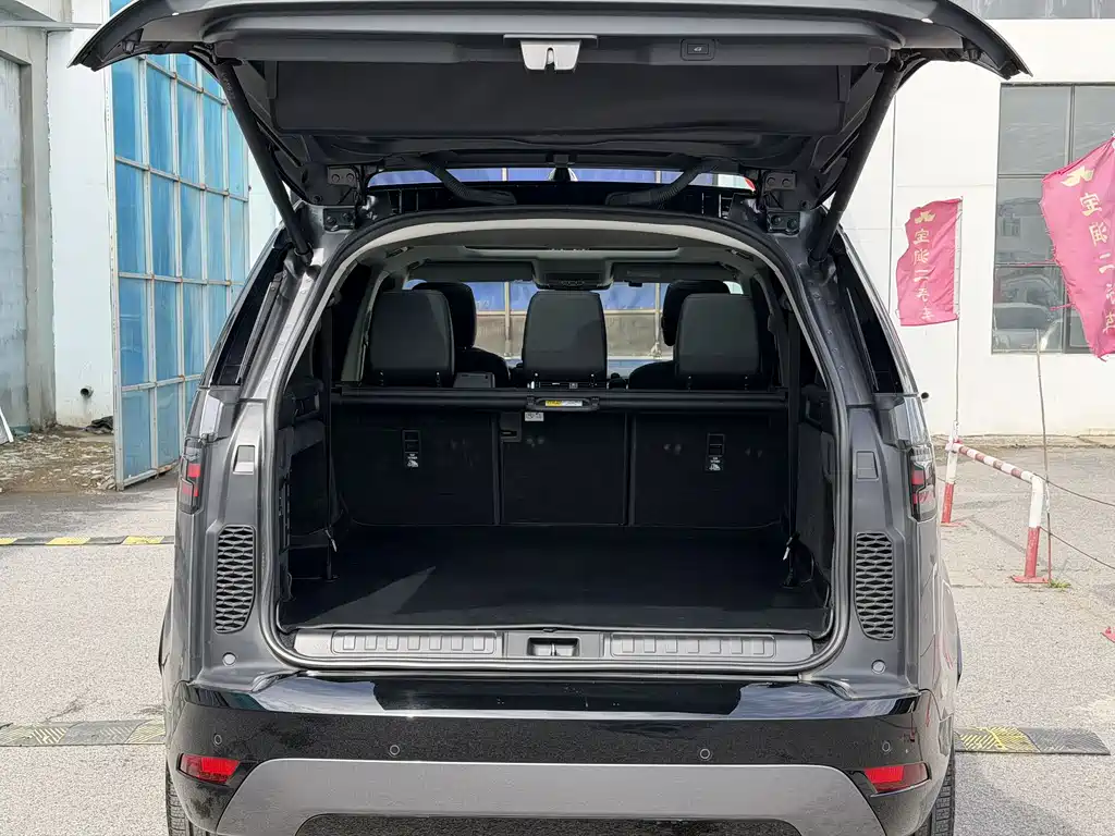 Land Rover Discovery 2023 — фото 15