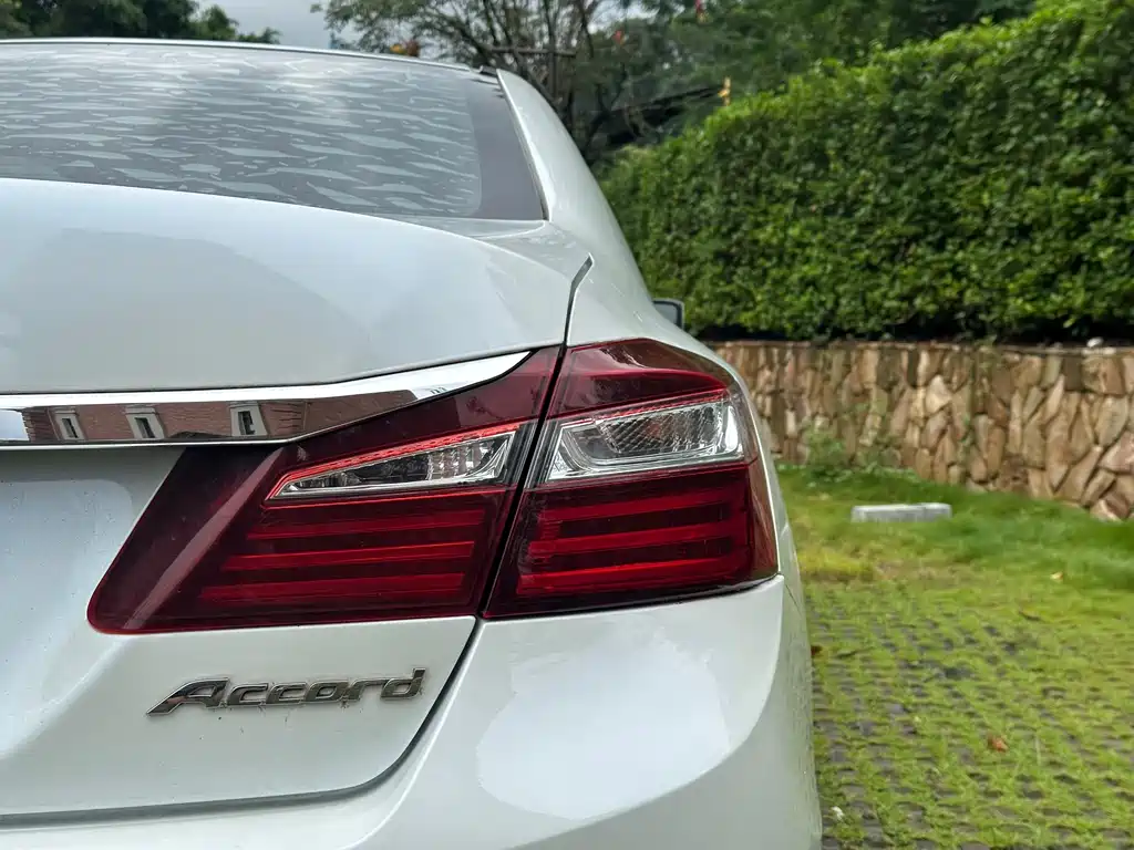 Honda Accord 2017 — фото 9