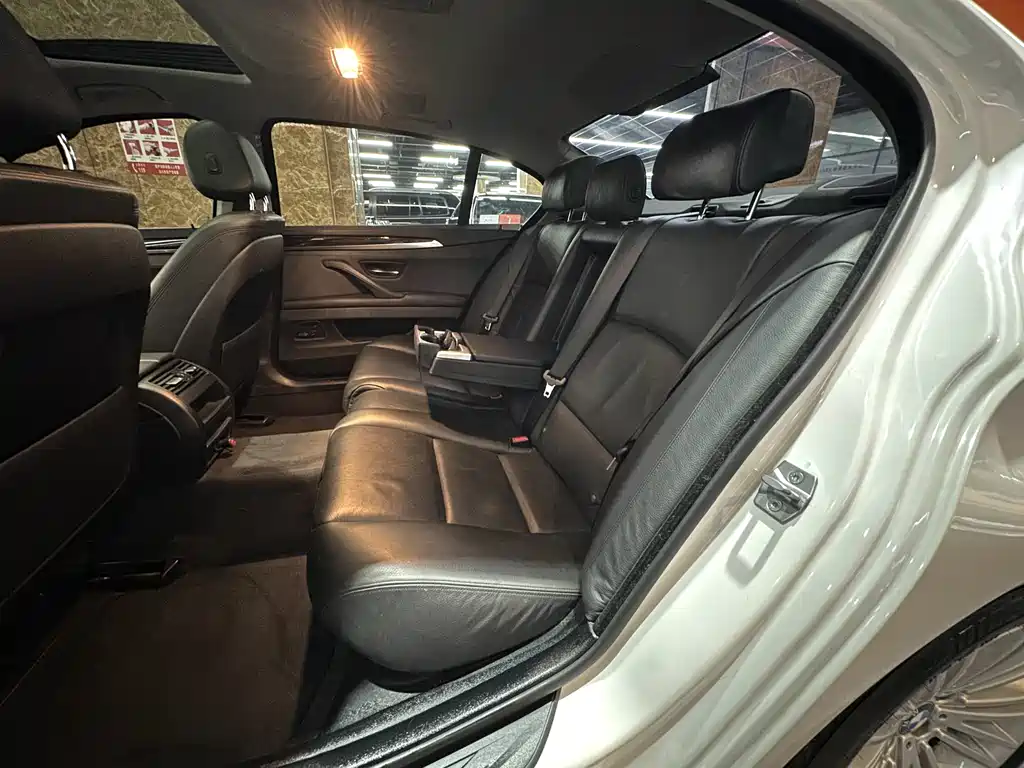 BMW 5 Series 2014 — фото 19