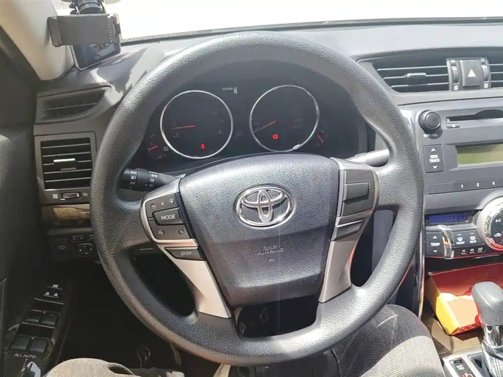 Toyota Reiz 2015 — фото 11