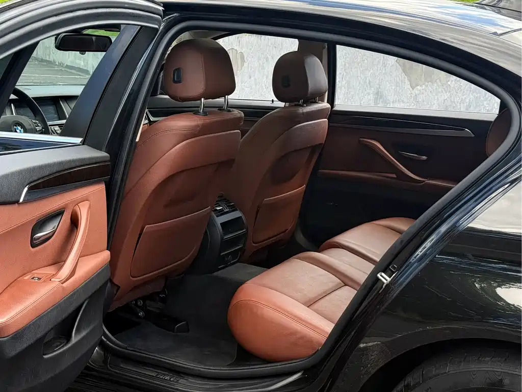 BMW 5 Series 2016 — фото 14