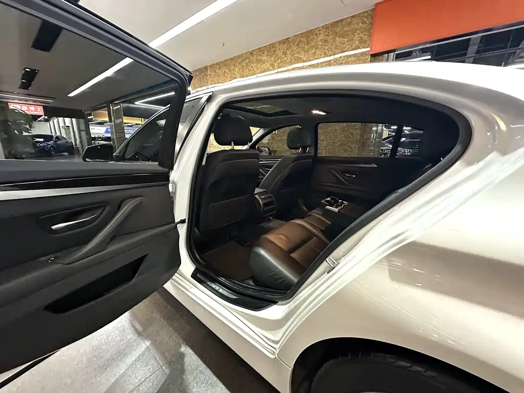 BMW 5 Series 2014 — фото 18