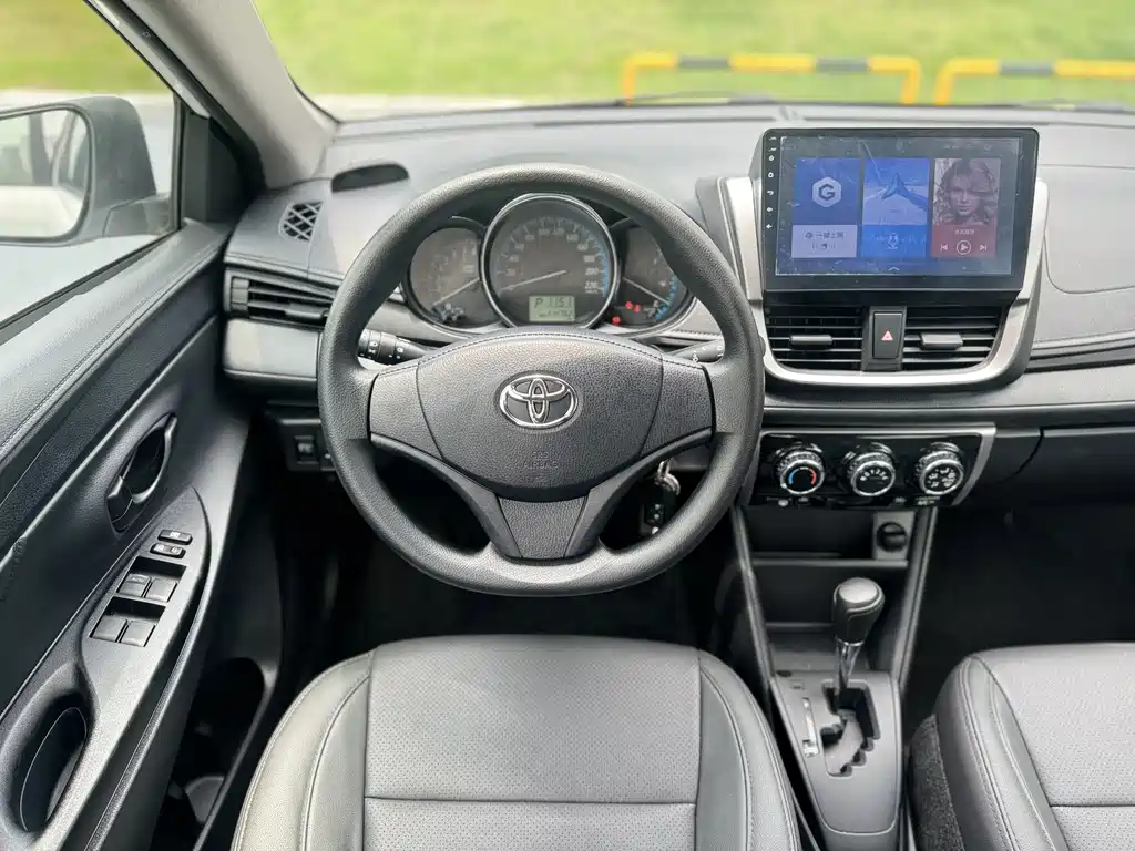 Toyota Yaris L 2017 — фото 8