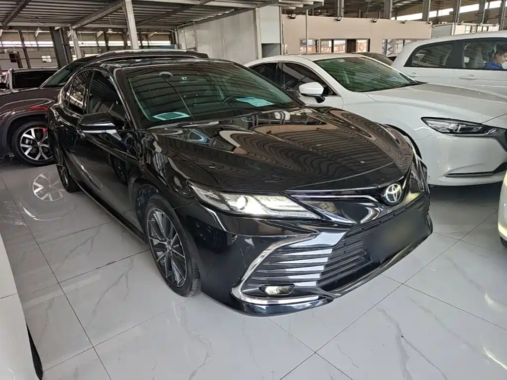 Toyota Camry 2023 — фото 4