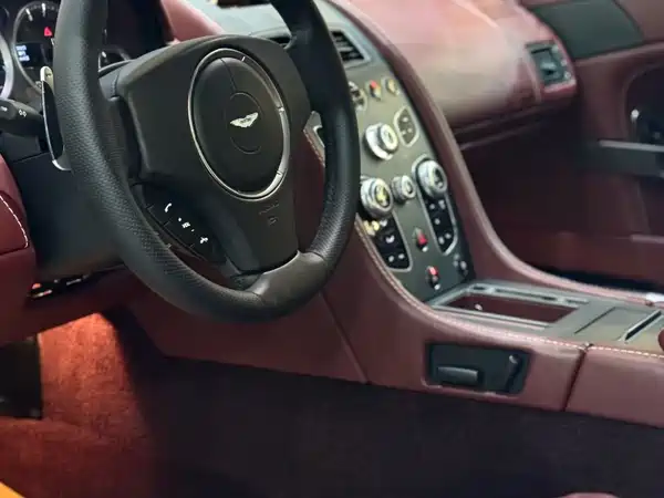 Aston Martin V8 Vantage 2015