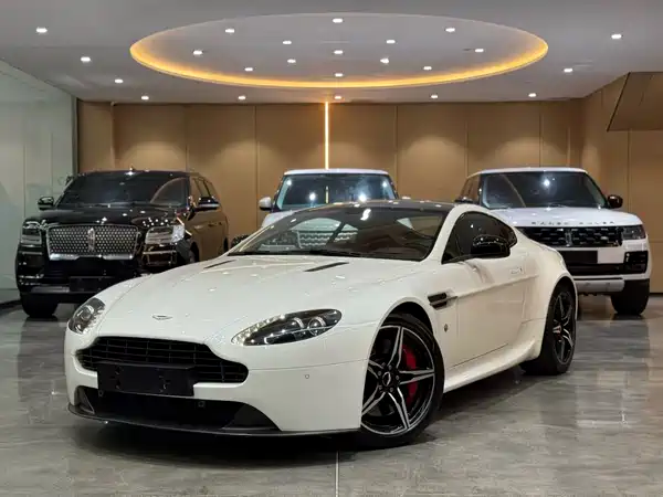 Aston Martin V8 Vantage 2015