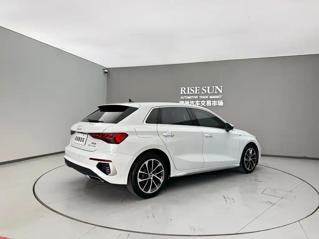 Audi A3 2021 — фото 9
