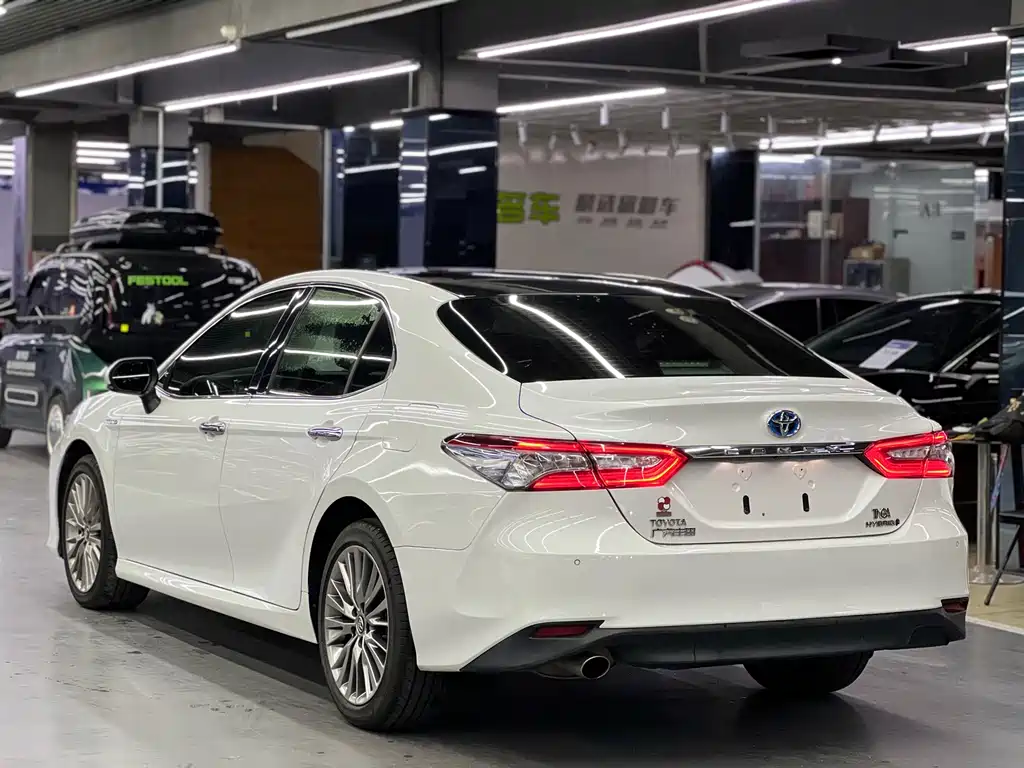 Toyota Camry 2018 — фото 6