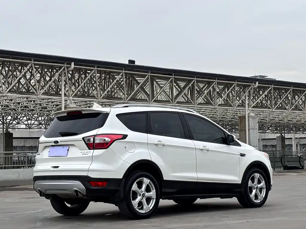 Ford Kuga 2017 — фото 9