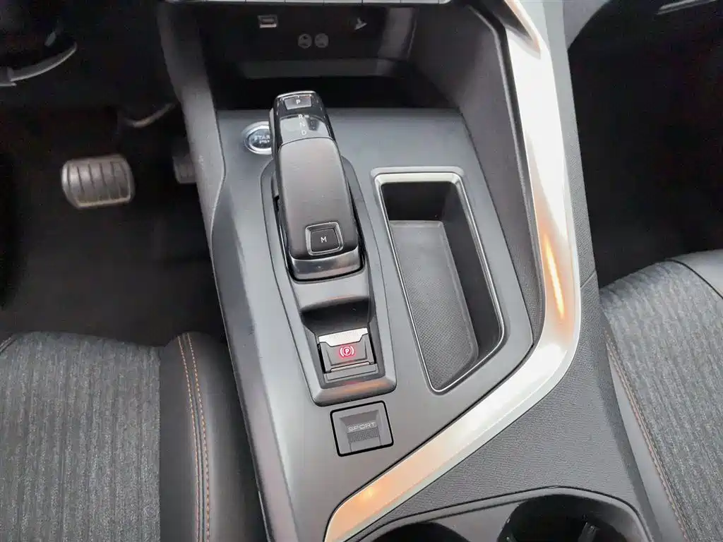 Peugeot 4008 2018 — фото 13