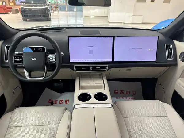 Li Auto L8 2025
