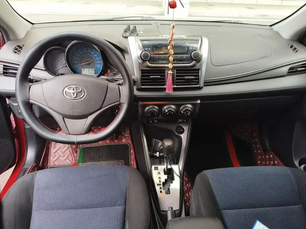 Toyota Yaris L 2014