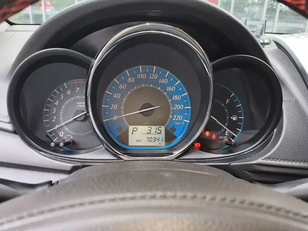 Toyota Yaris L 2014