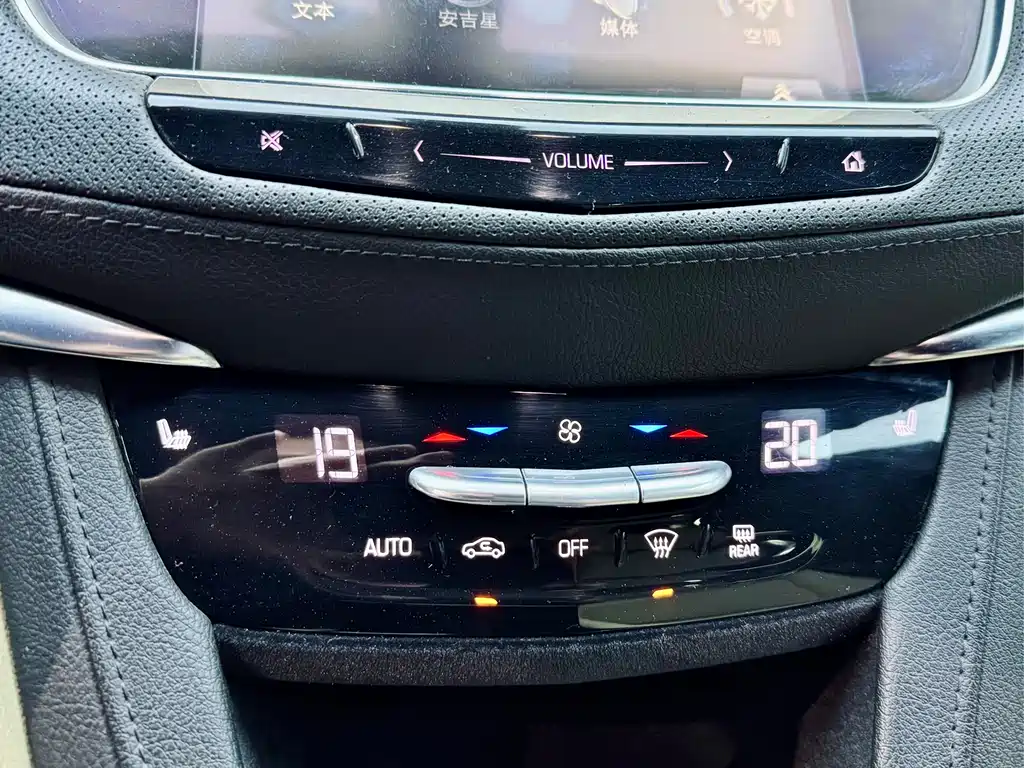 Cadillac XT5 2018 — фото 15