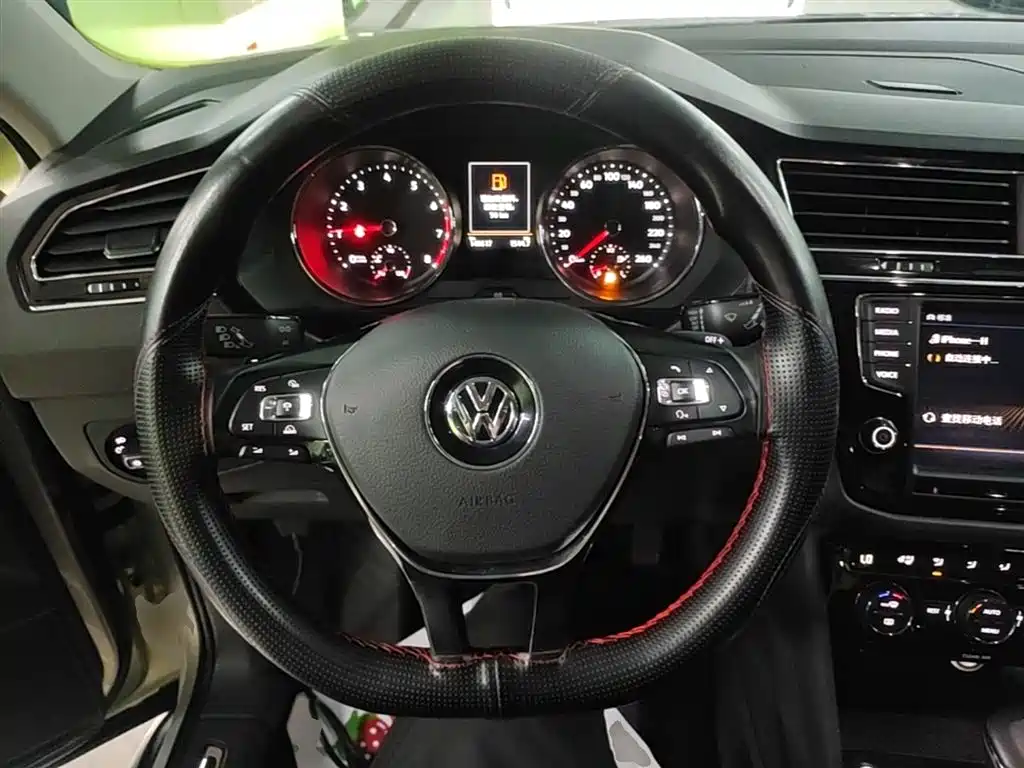 Volkswagen Tiguan L 2018 — фото 11
