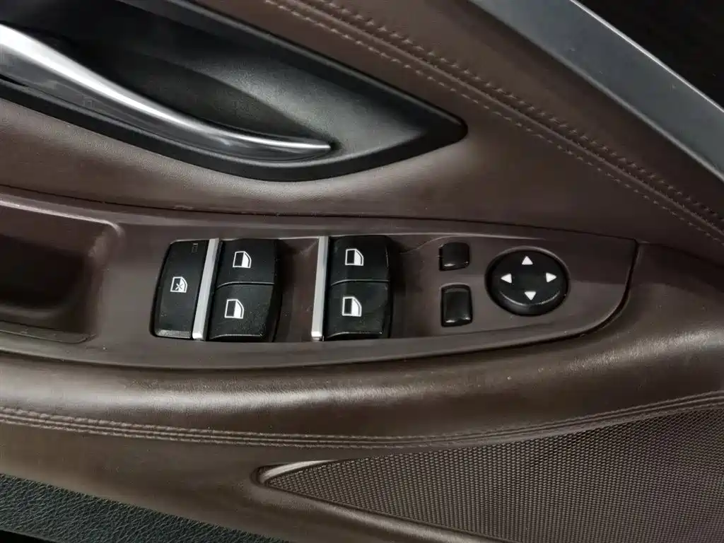 BMW 5 Series 2016 — фото 9