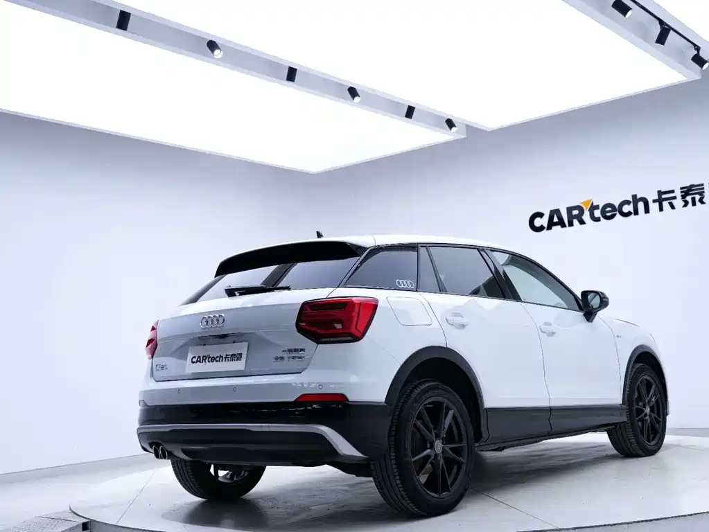Audi Q2L 2021 — фото 13