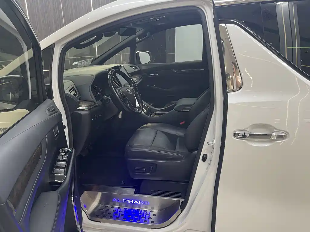 Toyota Alphard 2021 — фото 4