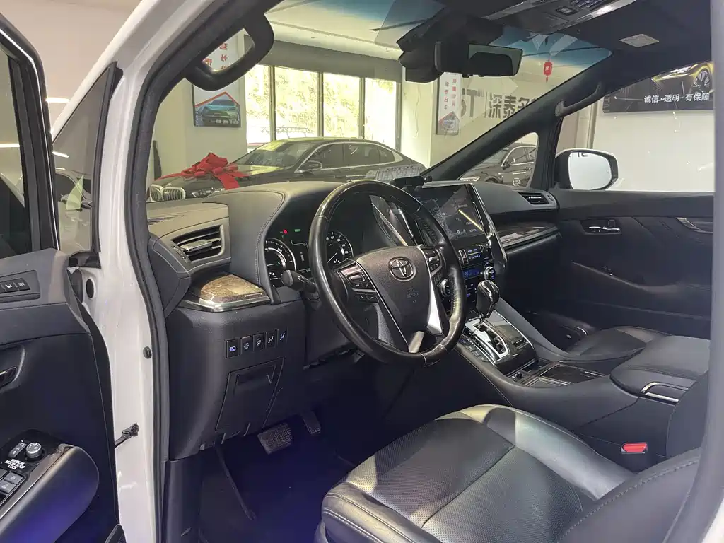 Toyota Alphard 2021 — фото 19