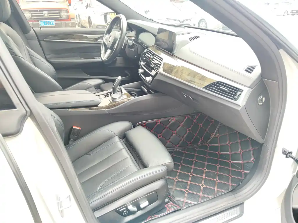 BMW 6 Series GT 2019 — фото 13