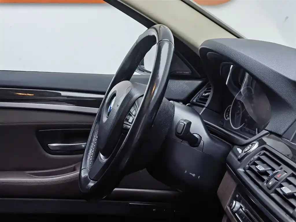 BMW 5 Series 2016 — фото 22