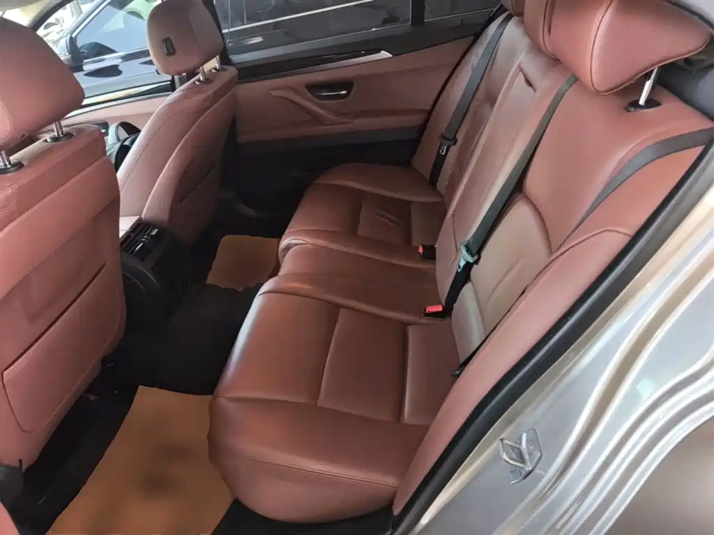 BMW 5 Series 2017 — фото 17