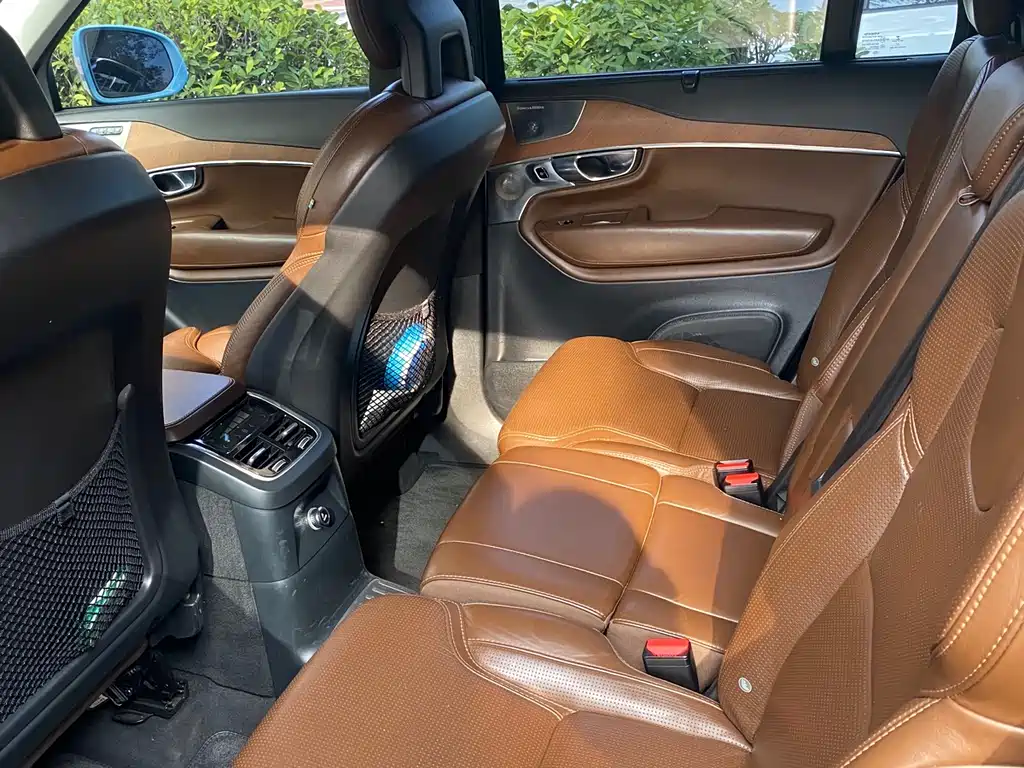 Volvo XC90 PHEV 2018 — фото 7