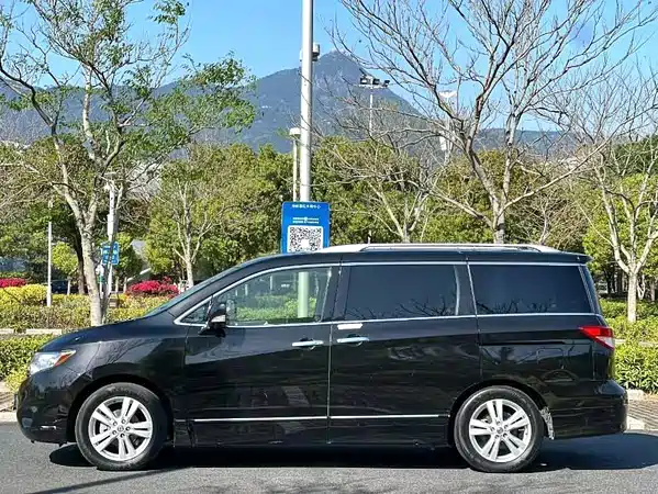 Nissan Quest 2015