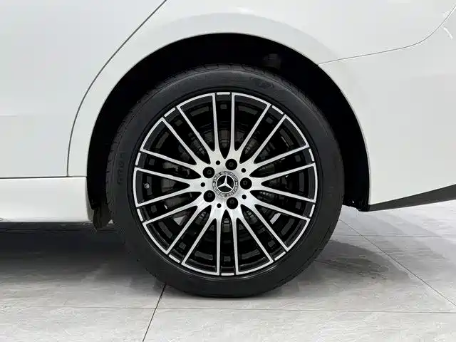 Mercedes-Benz C-Class 2023 — фото 15