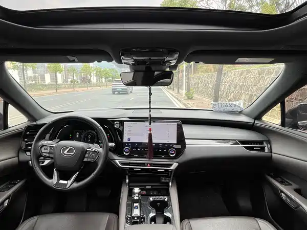 Lexus RX 2023