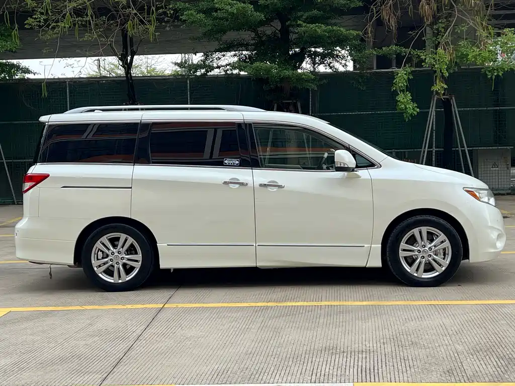 Nissan Quest 2014 — фото 3