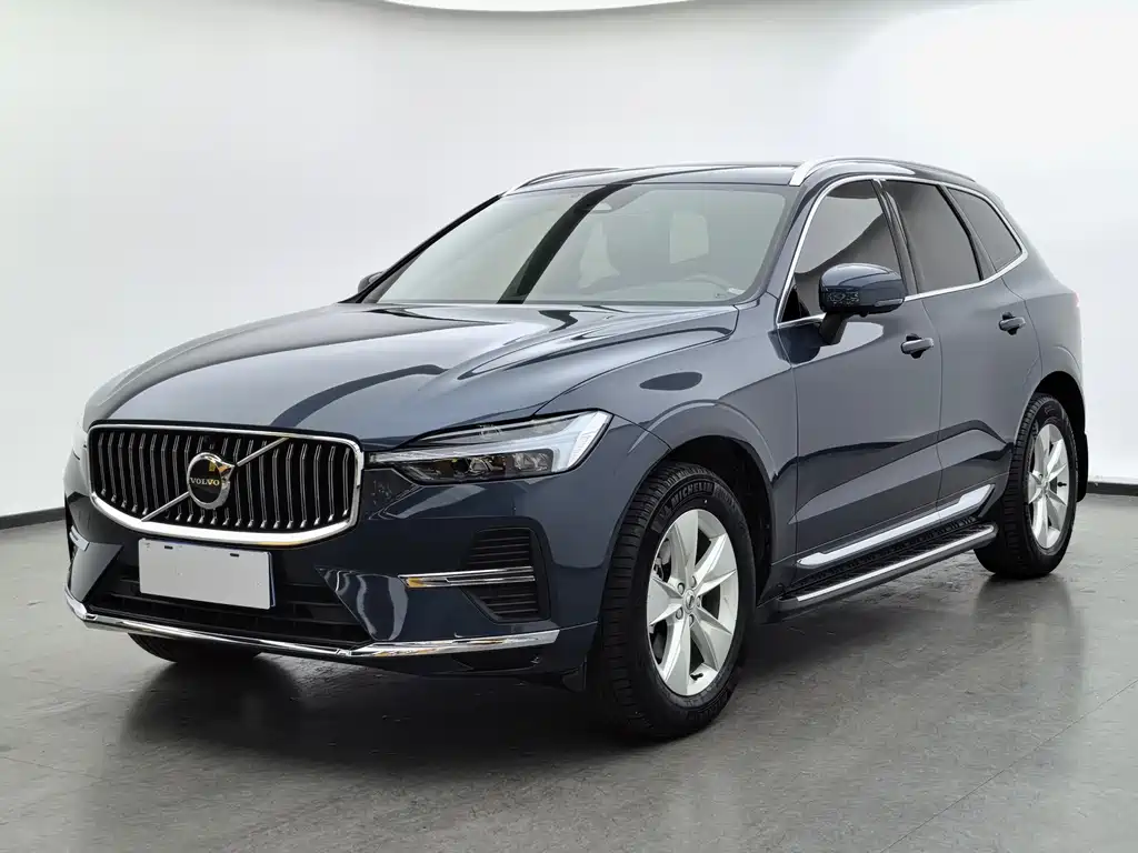 Volvo XC60 2022 — фото 1
