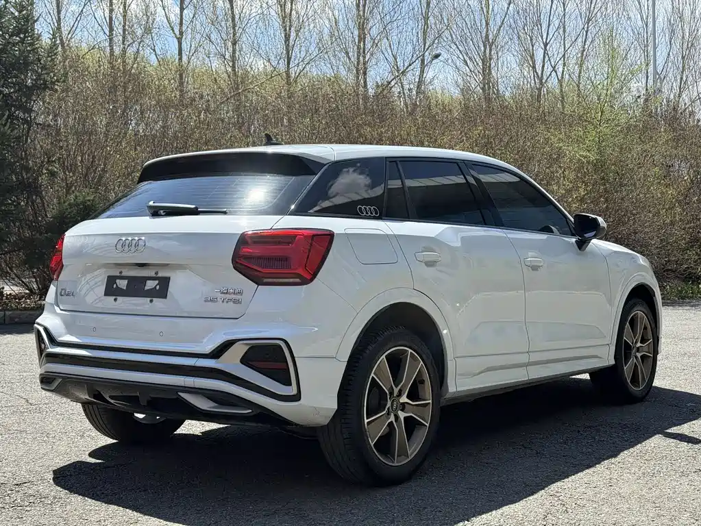 Audi Q2L 2022 — фото 21