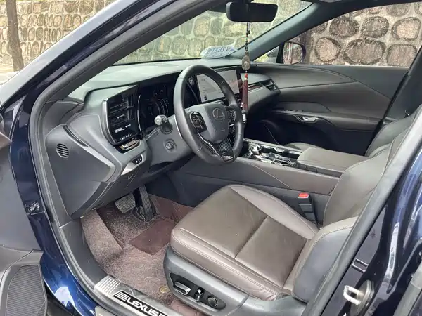 Lexus RX 2023