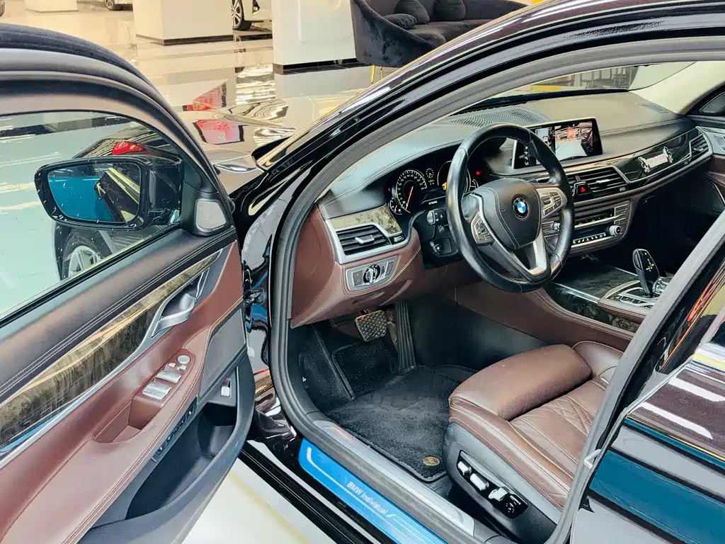 BMW 7 Series 2018 — фото 6