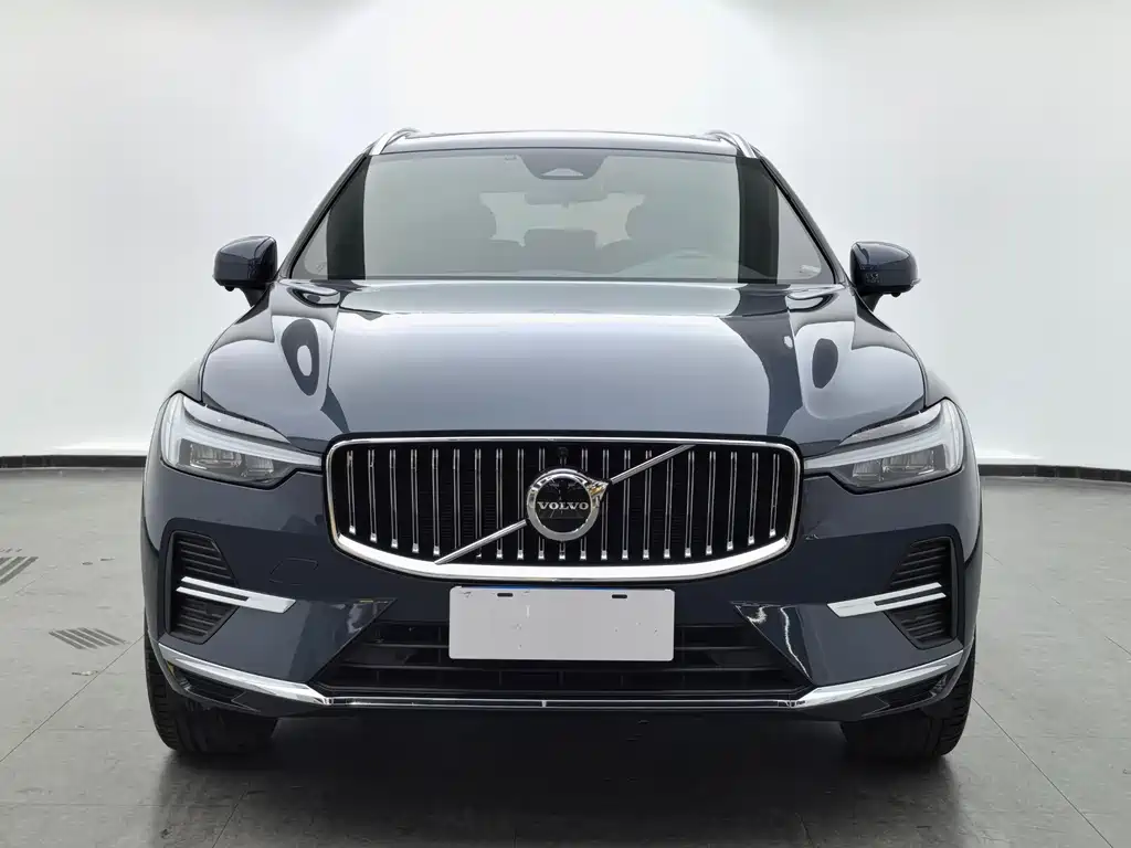 Volvo XC60 2022 — фото 2