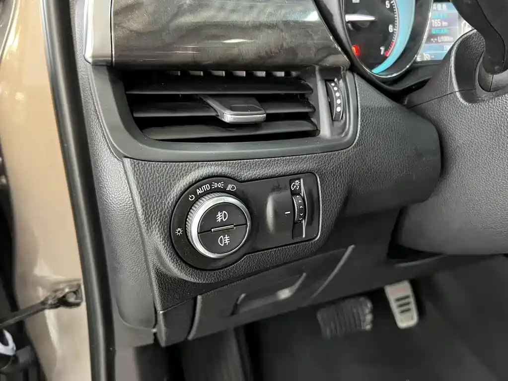 Buick Envision Plus 2016 — фото 17