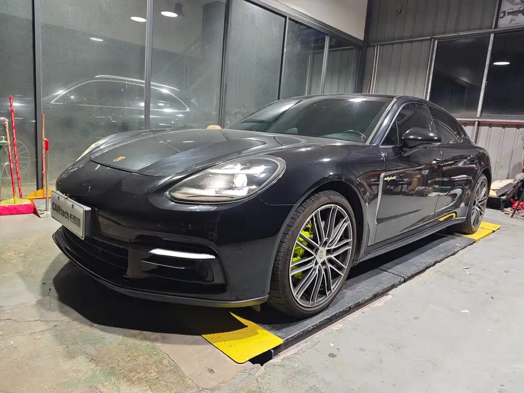 Porsche Panamera Hybrid 2020