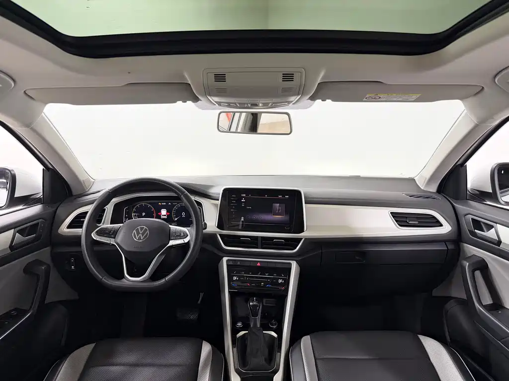 Volkswagen T-Roc 2023 — фото 11