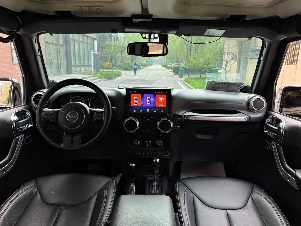 Jeep Wrangler 2014 — фото 8