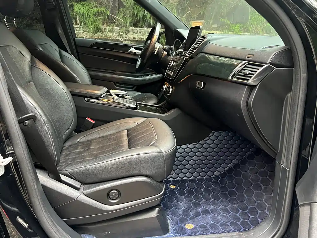 Mercedes-Benz GLS 2017 — фото 16