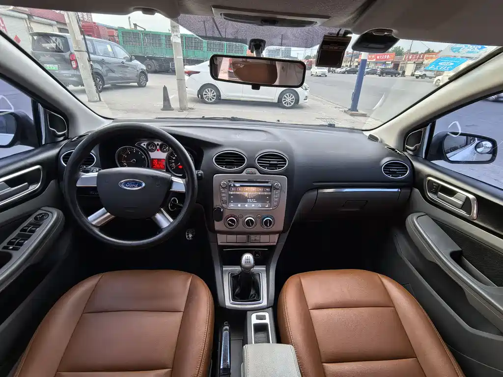 Ford Focus 2014 — фото 10