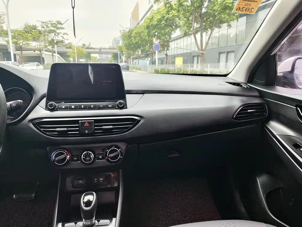 Hyundai Elantra 2018 — фото 13