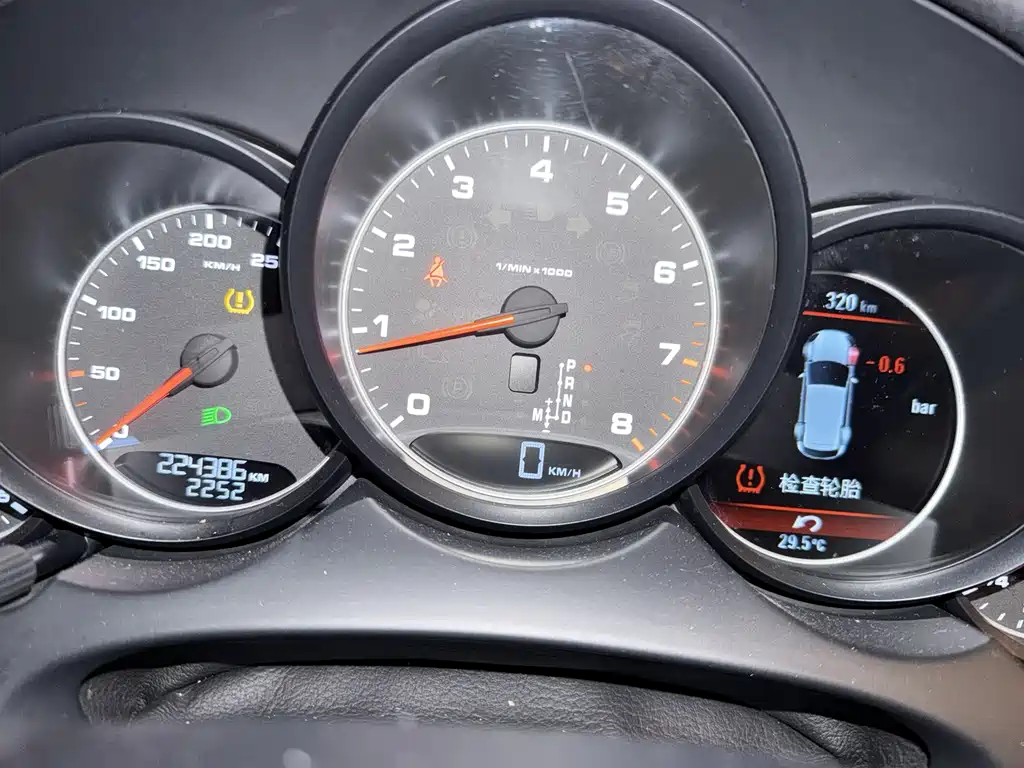 Porsche Cayenne 2015 — фото 9