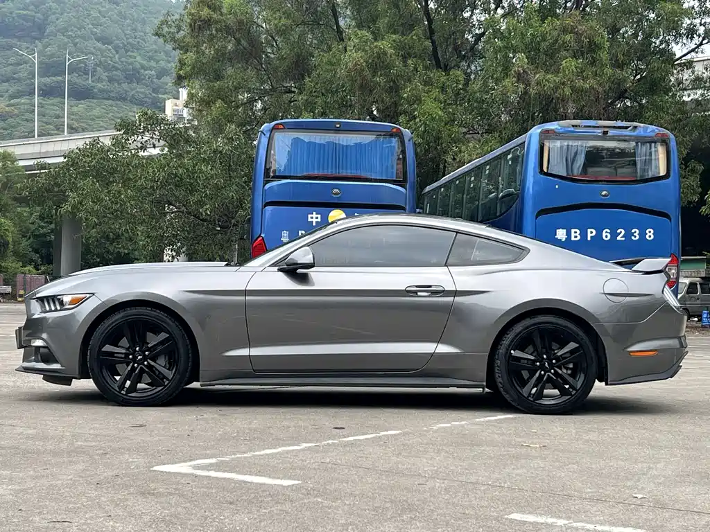 Ford Mustang 2018 — фото 7
