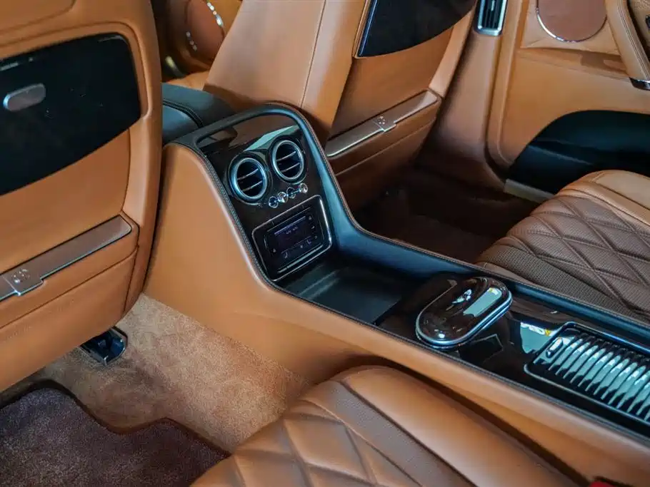 Bentley Flying Spur 2016 — фото 11