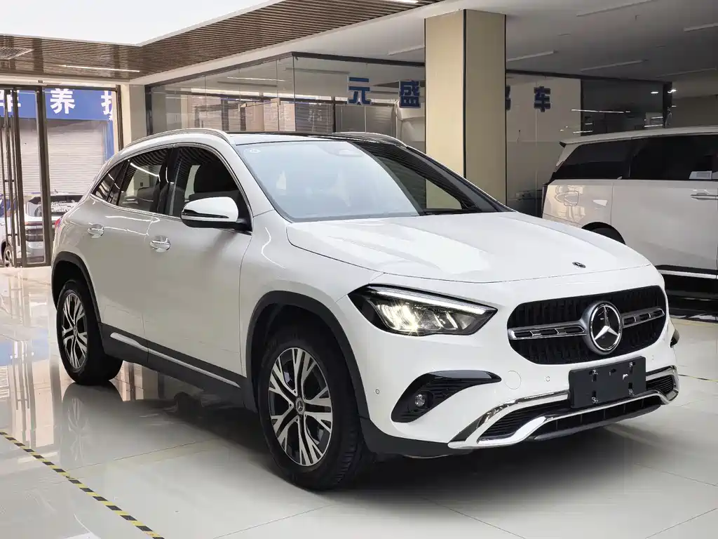 Mercedes-Benz GLA 2024 — фото 3