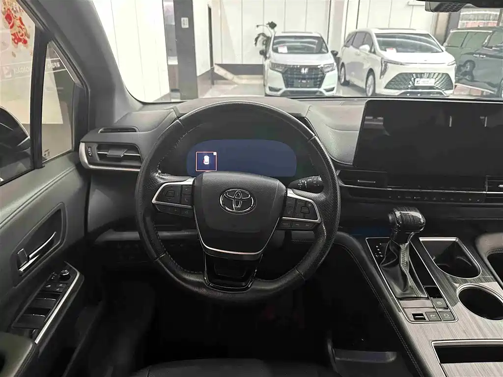 Toyota Sienna 2023 — фото 15