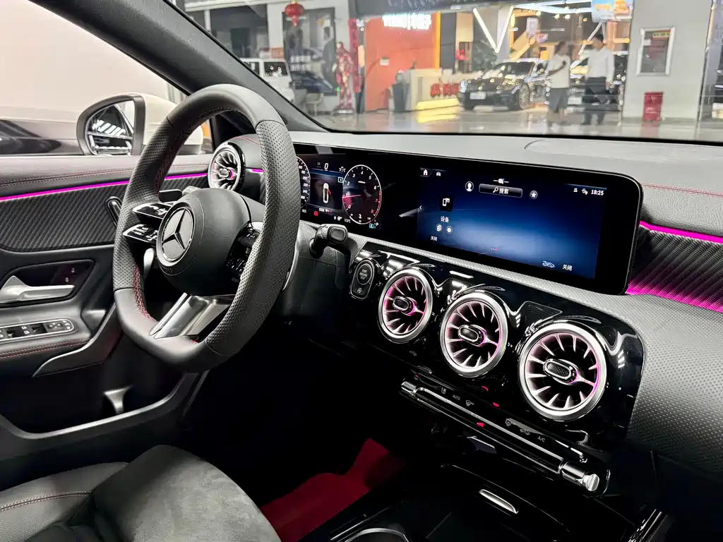 Mercedes-Benz A-Class 2024 — фото 27
