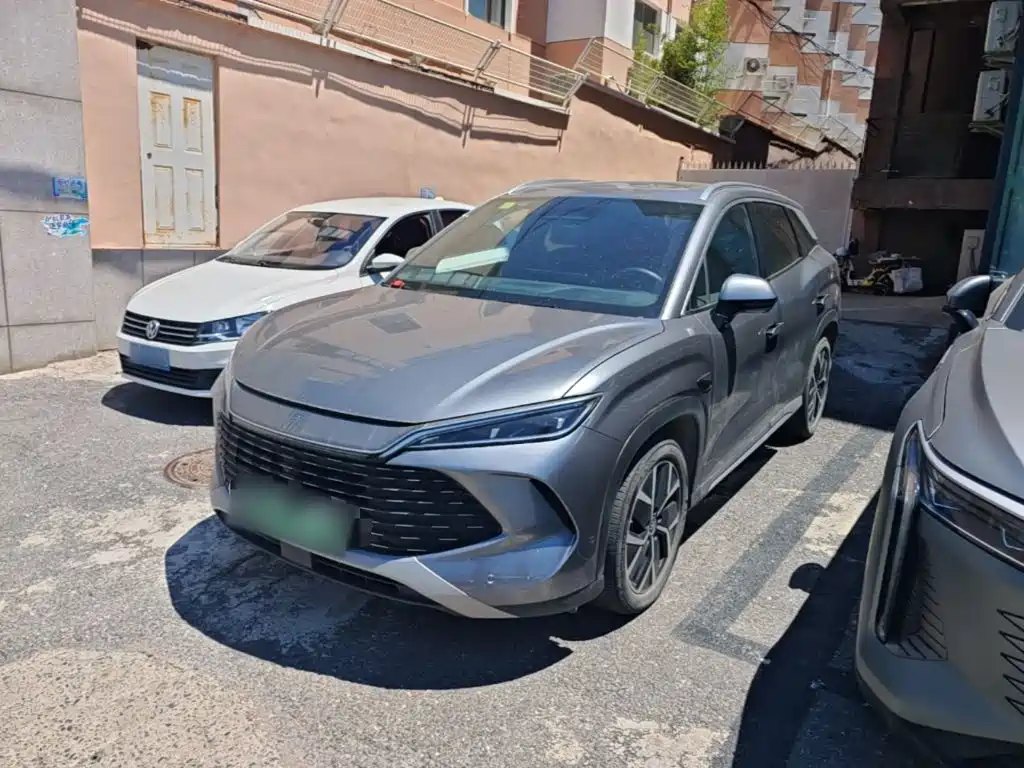 BYD L DM-i 2025 — фото 1